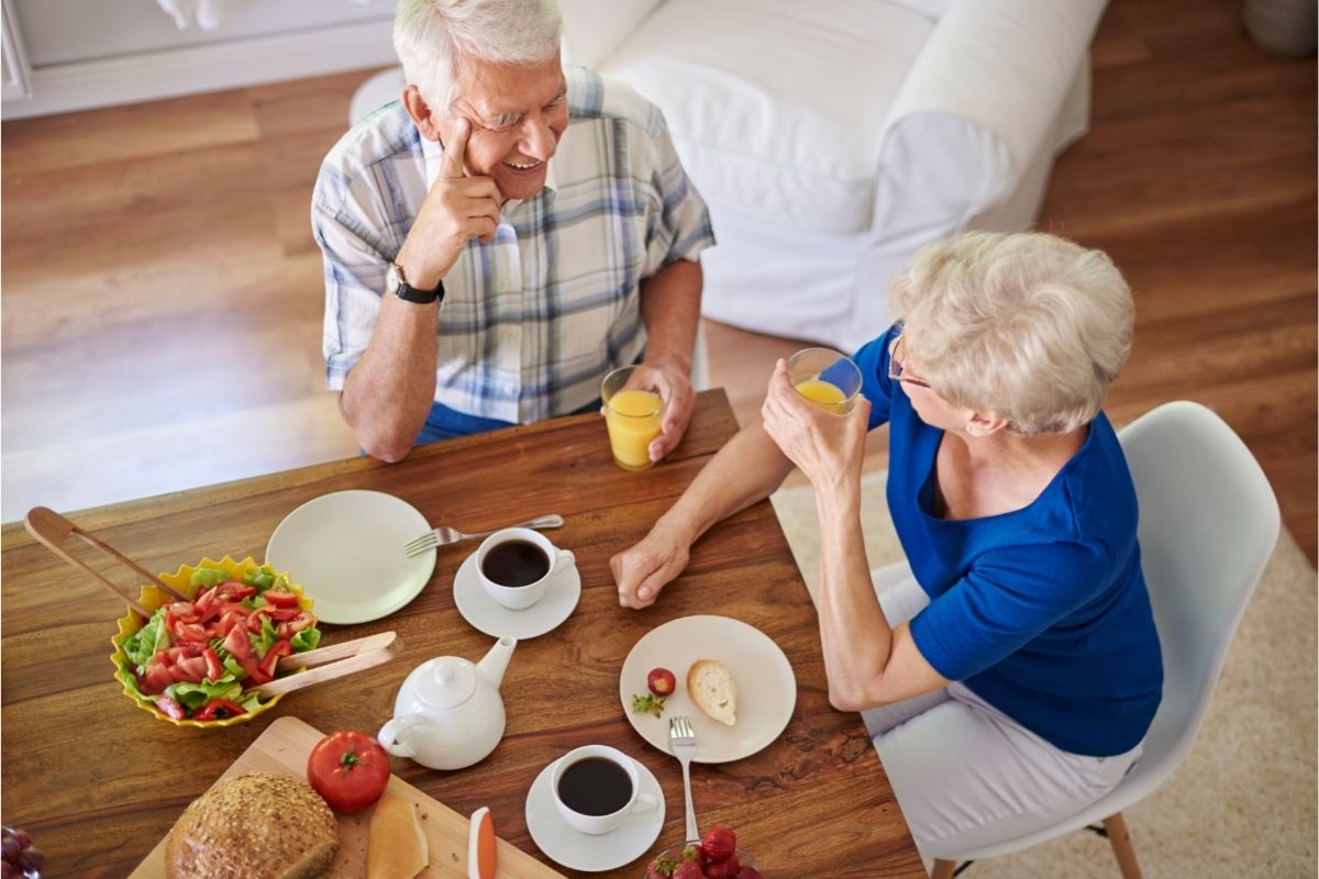 Caracterización de la población adulta mayor, hábitos alimentarios y su relación con las enfermedades transmitidas por alimentos