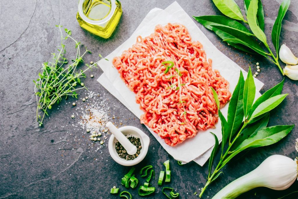¿Puede haber contaminación cruzada de especies de carne en las plantas de procesamiento de carne durante la producción de carne picada?