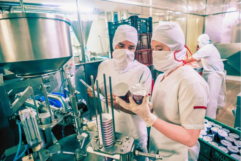 Cómo garantizar que los trabajadores temporales respeten los altos estándares de inocuidad alimentaria